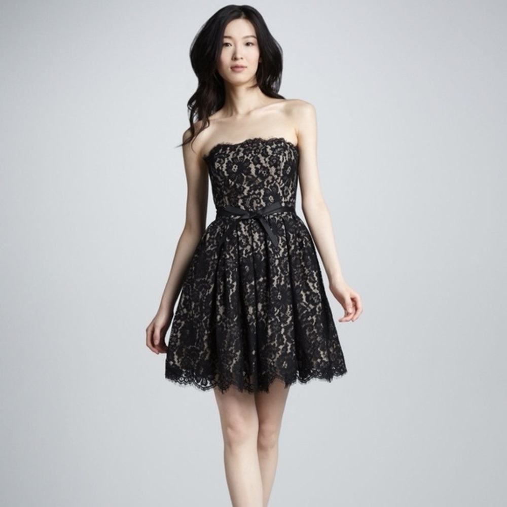🆕 Elegant Black Lace Strapless Dress